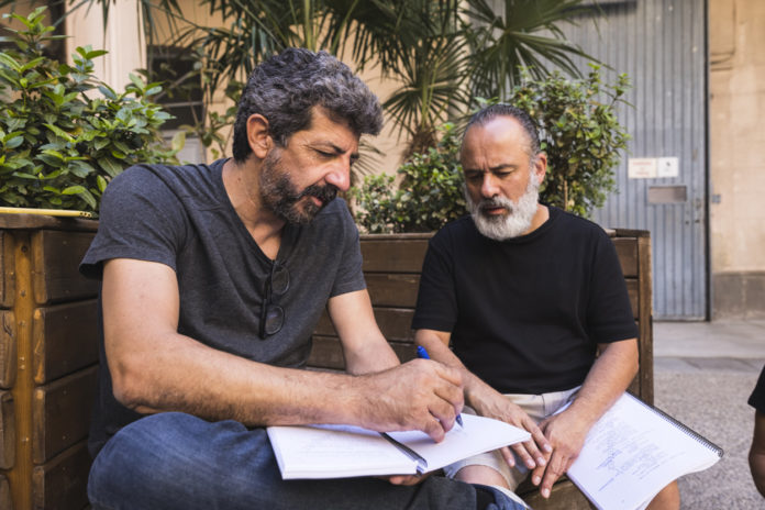Alberto Rodríguez y Javier Gutiérrez en el rodaje de Modelo 77