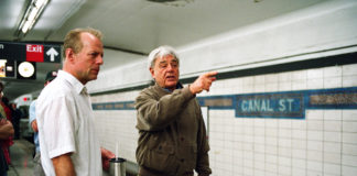 Richard Donner da instrucciones a Bruce Willis en el rodaje de 16 calles