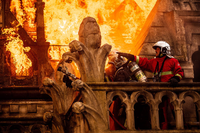 Arde Notre Dame (2022)