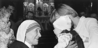 Madre Teresa: No hay amor más grande (2022)